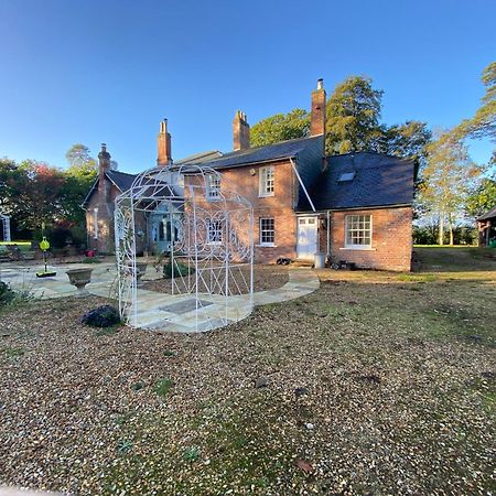 The Georgian Coach House:New Forest With Hot Tub Fordingbridge Exterior foto